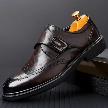 האביב החדש יוקרה גברים של נעלי עור קפה שחור מגולף בלוק נעלי השמלה של גברים מזדמנים נעלי חתונה המשרד נעלי גברים נעליים